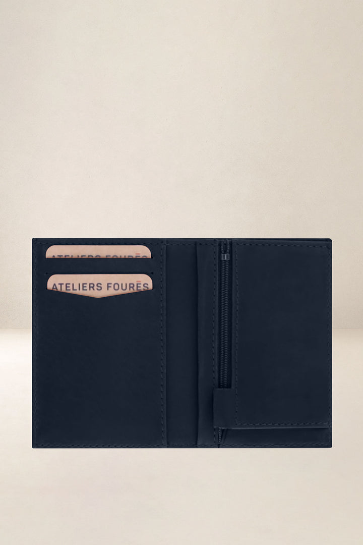 Portefeuille compact en cuir pleine fleur PLATON coloris cosmos, vue intérieure n°1 – Ateliers Fourès