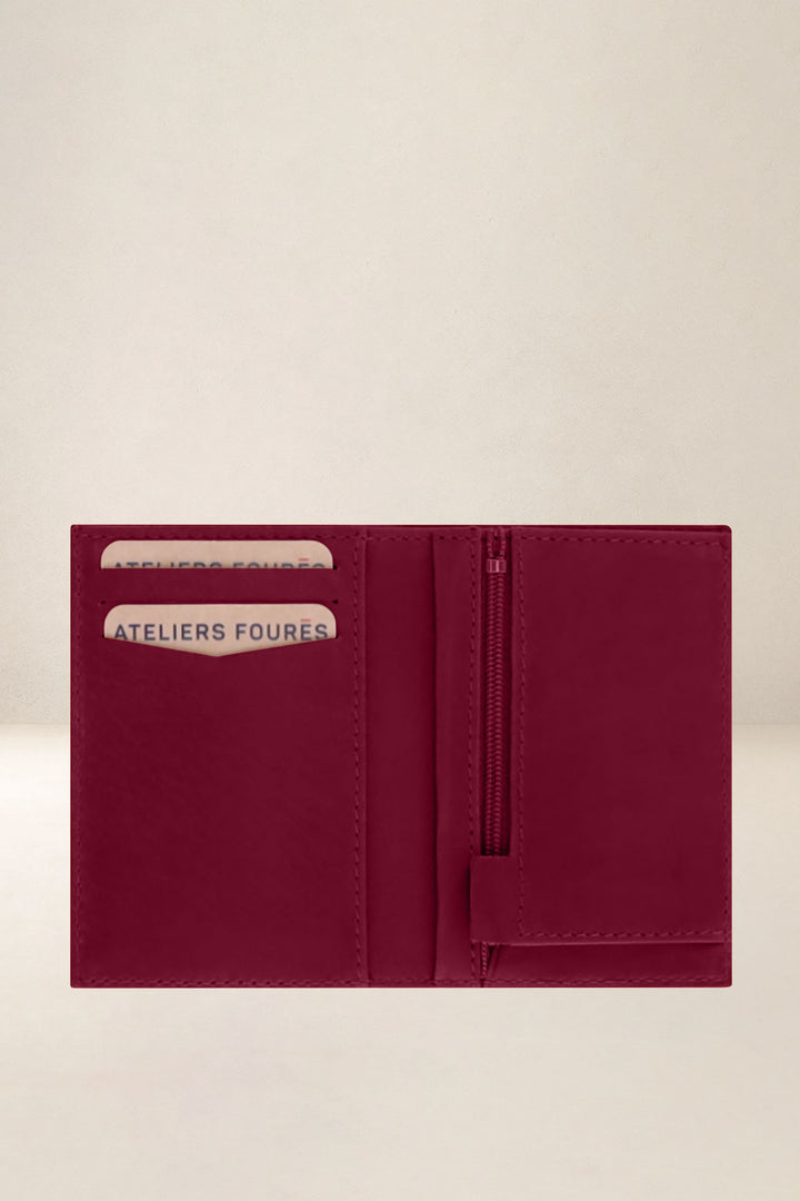 Portefeuille compact en cuir pleine fleur PLATON coloris pourpre, vue intérieure n°1 – Ateliers Fourès