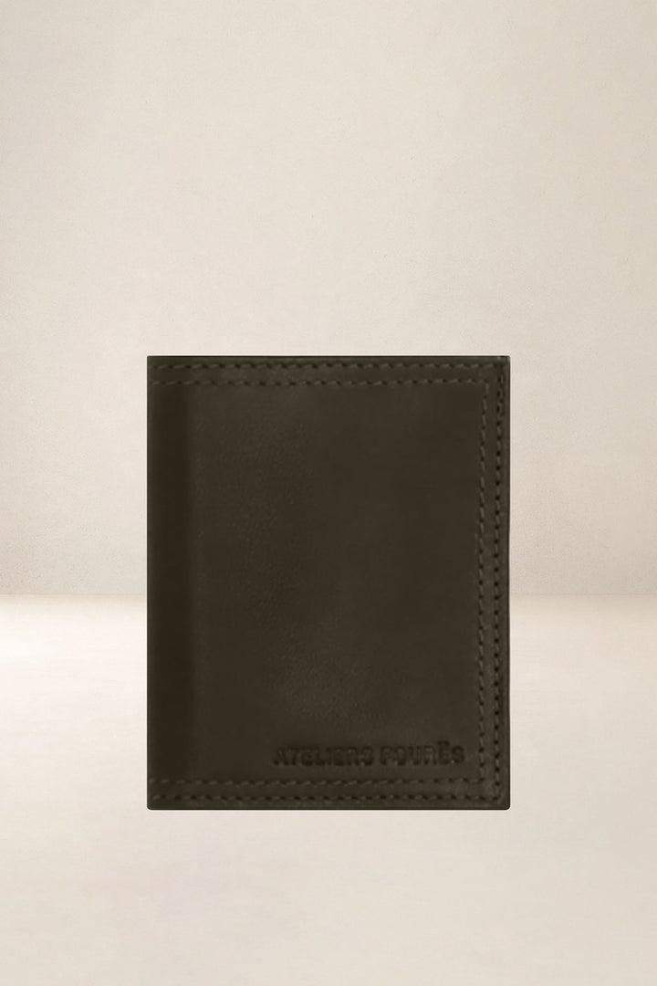 Porte-cartes en cuir pleine fleur PLATON coloris maquis, vue d’ensemble – Ateliers Fourès