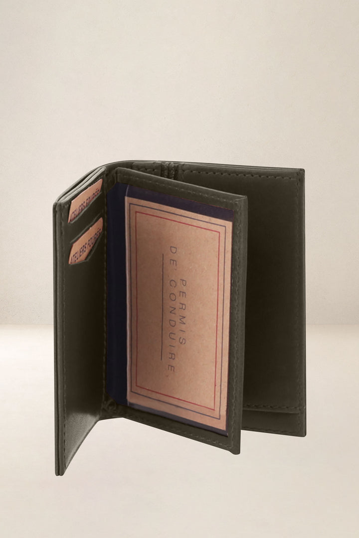 Portefeuille compact en cuir pleine fleur PLATON coloris maquis, vue intérieure n°3 – Ateliers Fourès