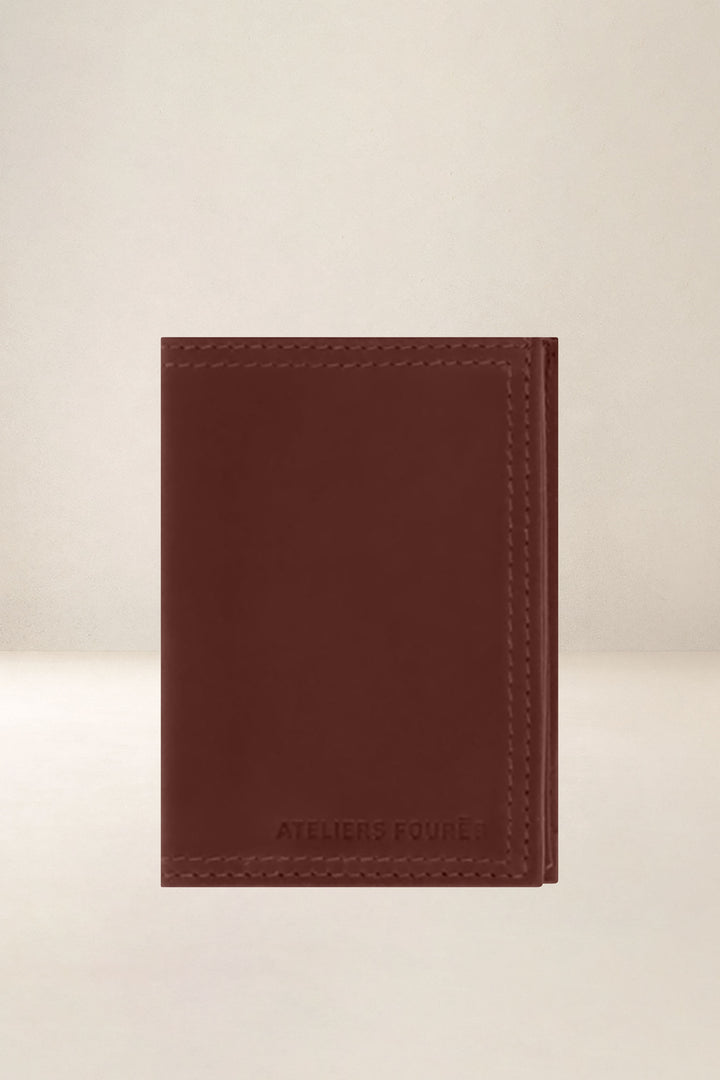 Portefeuille compact en cuir pleine fleur PLATON coloris fauve, vue d’ensemble – Ateliers Fourès