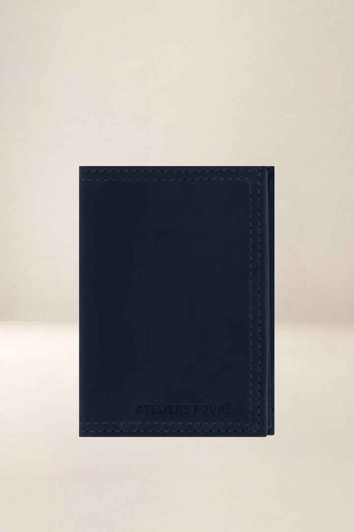 Portefeuille compact en cuir pleine fleur PLATON coloris cosmos, vue d’ensemble – Ateliers Fourès