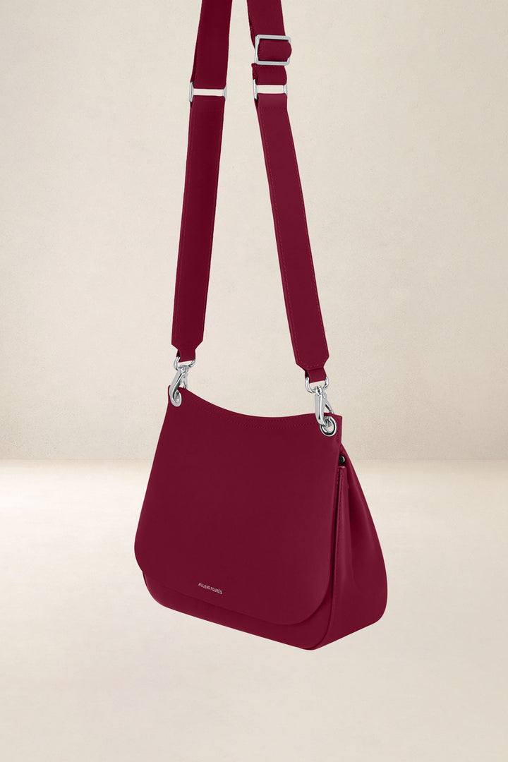 Mini sac en cuir pleine fleur APHRODITE coloris pourpre, vue de profil n°1 – Ateliers Fourès