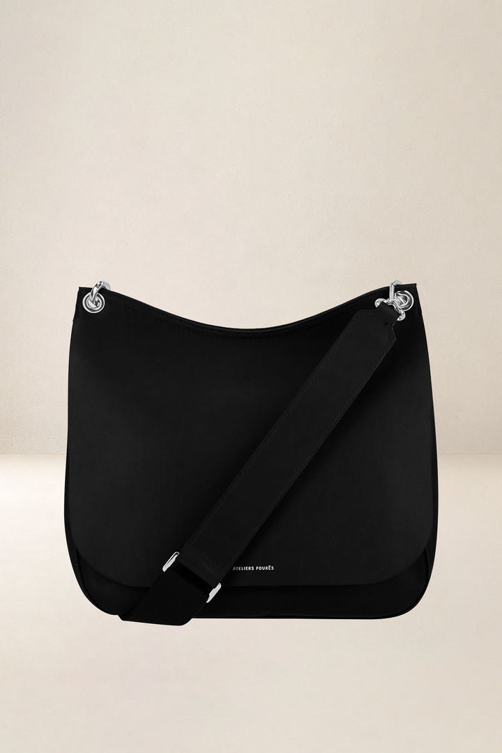 Sac bandoulière en cuir pleine fleur APHRODITE coloris noir, vue d’ensemble – Ateliers Fourès