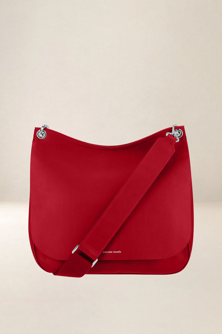 Sac bandoulière en cuir pleine fleur APHRODITE coloris carmen, vue d’ensemble – Ateliers Fourès