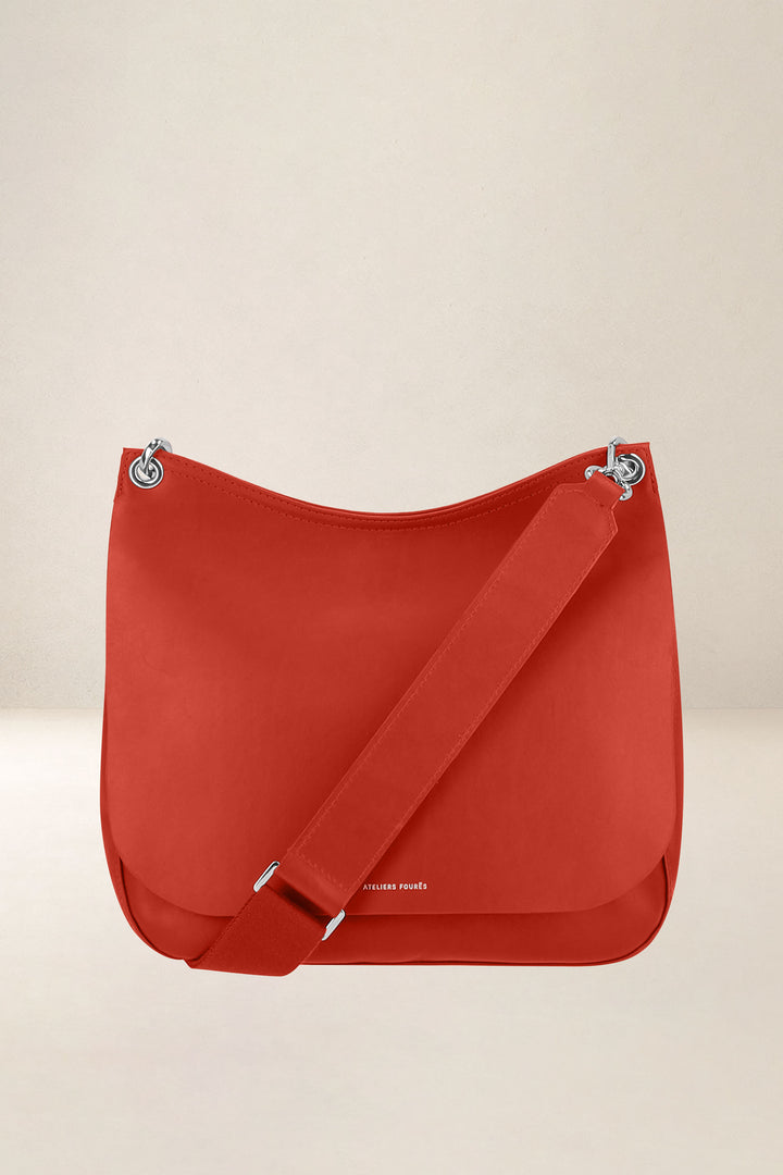 Sac bandoulière en cuir pleine fleur APHRODITE coloris orange, vue d’ensemble – Ateliers Fourès