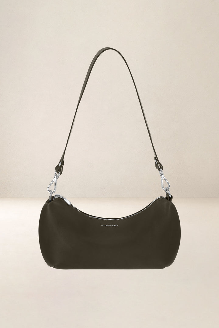 Sac à main en cuir pleine fleur HÉCATE coloris maquis, vue d’ensemble – Ateliers Fourès