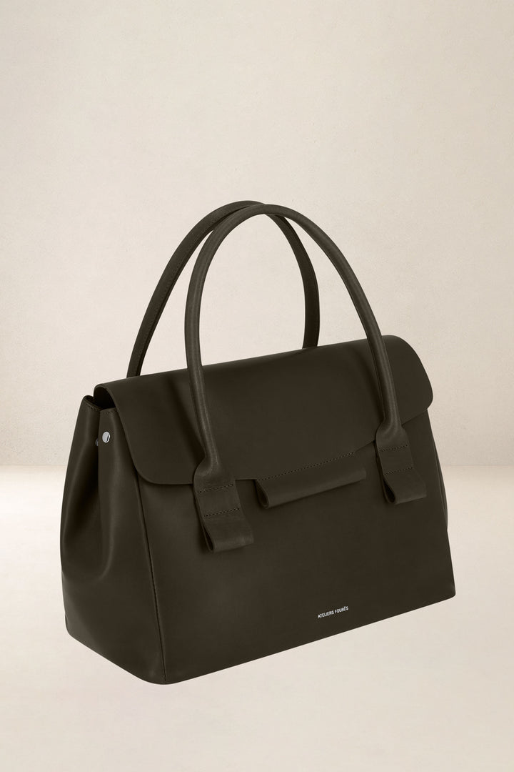 Sac à main en cuir pleine fleur DICÉ coloris maquis, vue de profil n°1 – Ateliers Fourès
