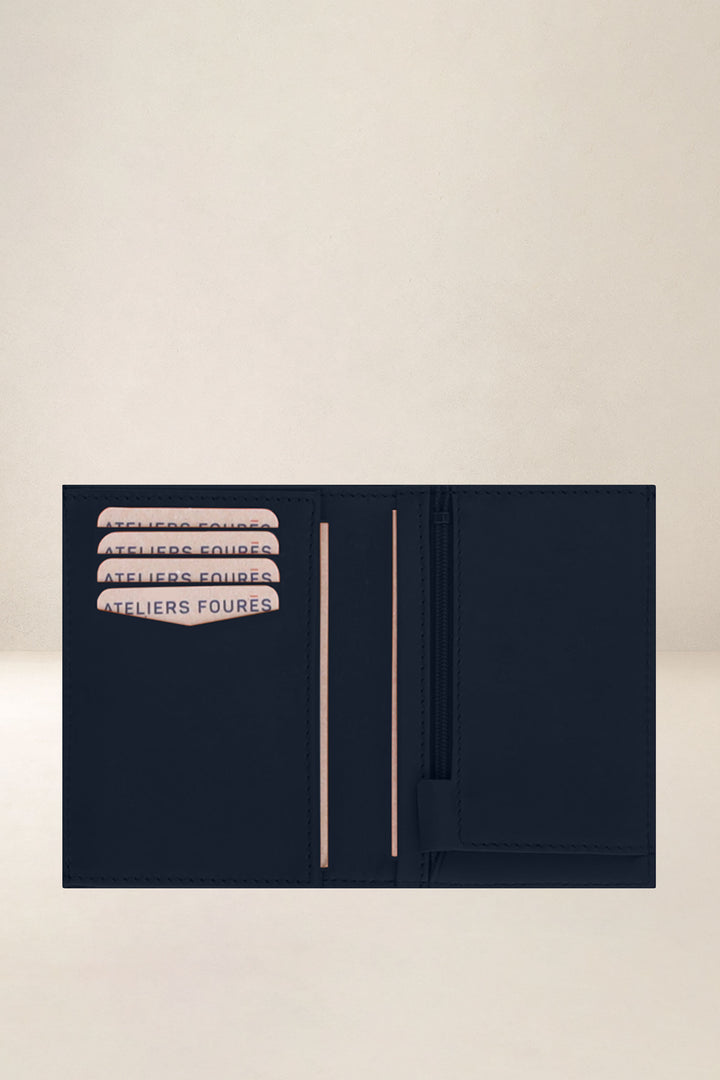 Portefeuille medium en cuir pleine fleur PLATON coloris cosmos, vue intérieure n°1 – Ateliers Fourès
