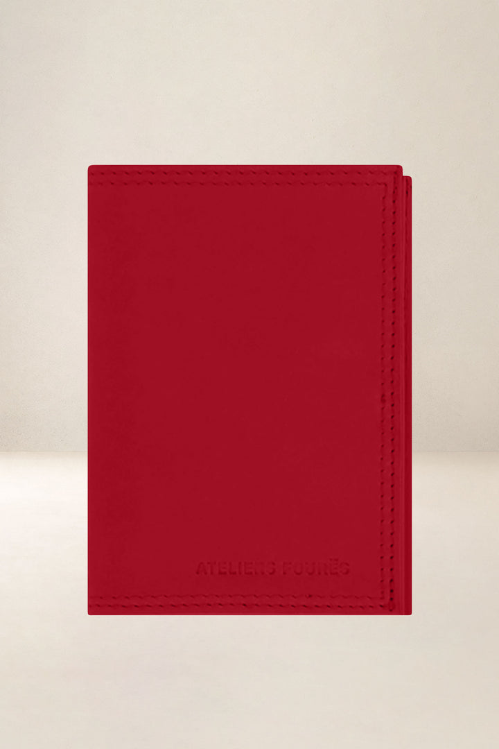 Portefeuille medium en cuir pleine fleur PLATON coloris carmen, vue d’ensemble – Ateliers Fourès