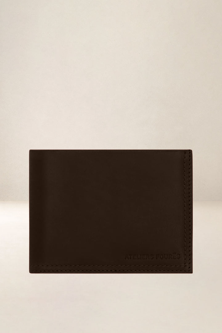 Portefeuille medium en cuir pleine fleur PLATON coloris cafe, vue d’ensemble – Ateliers Fourès