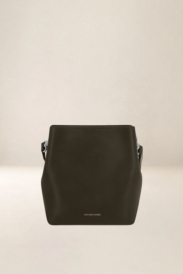Mini sac en cuir pleine fleur ALCESTE coloris maquis, vue d’ensemble – Ateliers Fourès