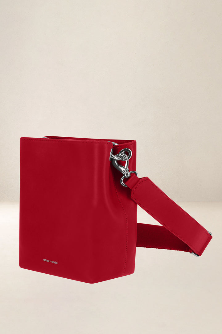 Mini sac en cuir pleine fleur ALCESTE coloris carmen, vue de profil – Ateliers Fourès