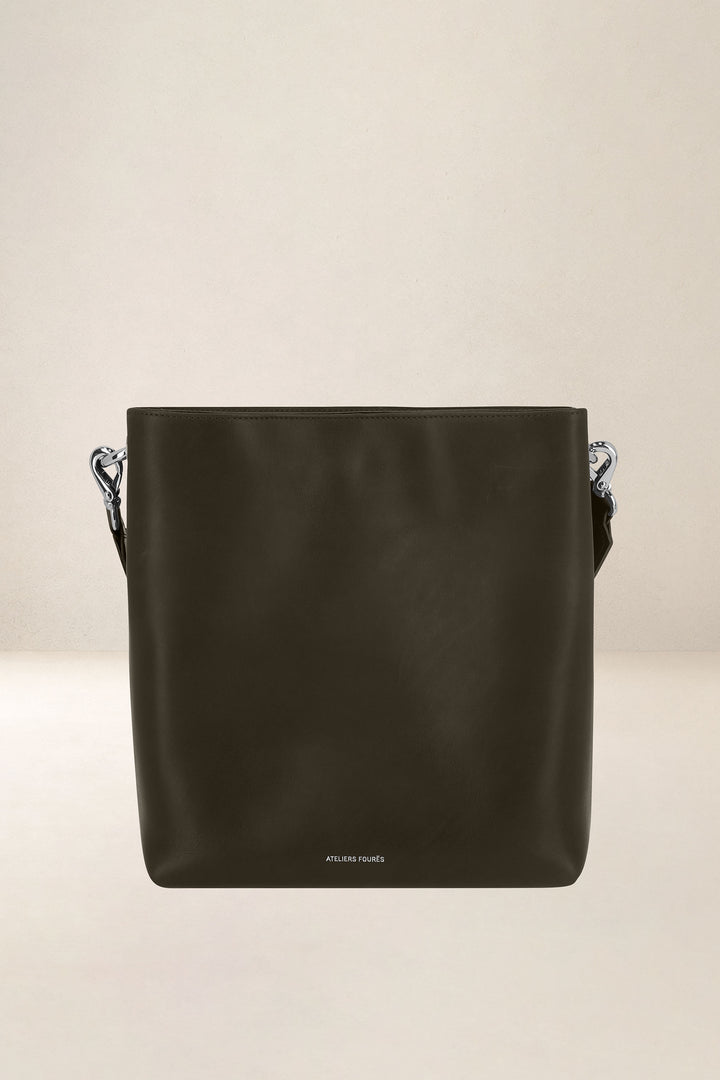 Grand sac en cuir pleine fleur ALCESTE coloris maquis, vue d’ensemble – Ateliers Fourès