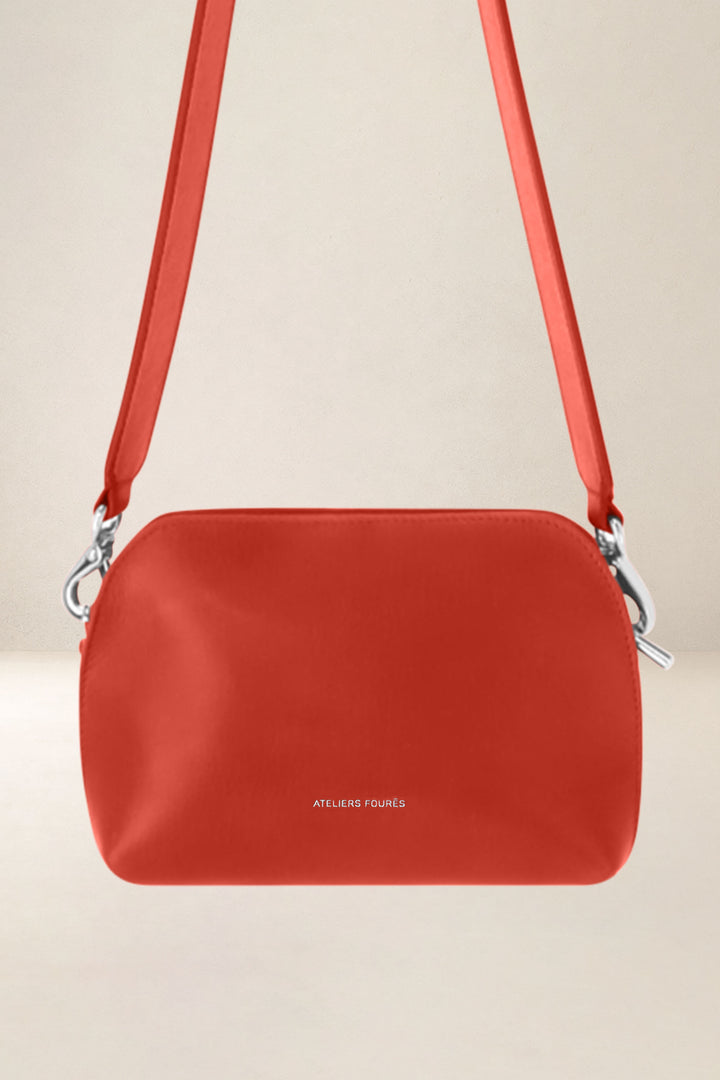 Mini sac en cuir pleine fleur ODYSSÉE coloris orange, vue de face – Ateliers Fourès