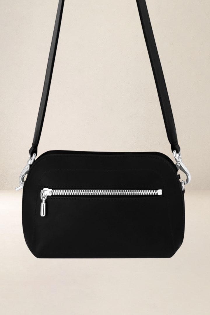 Mini sac en cuir pleine fleur ODYSSÉE coloris noir, vue de dos – Ateliers Fourès