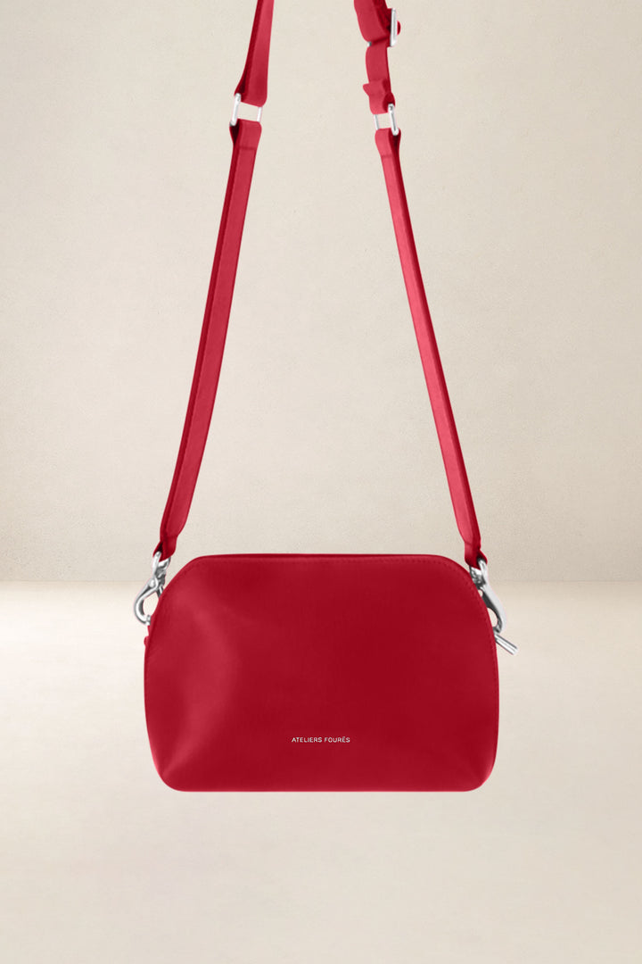 Mini sac en cuir pleine fleur ODYSSÉE coloris carmen, vue d’ensemble – Ateliers Fourès
