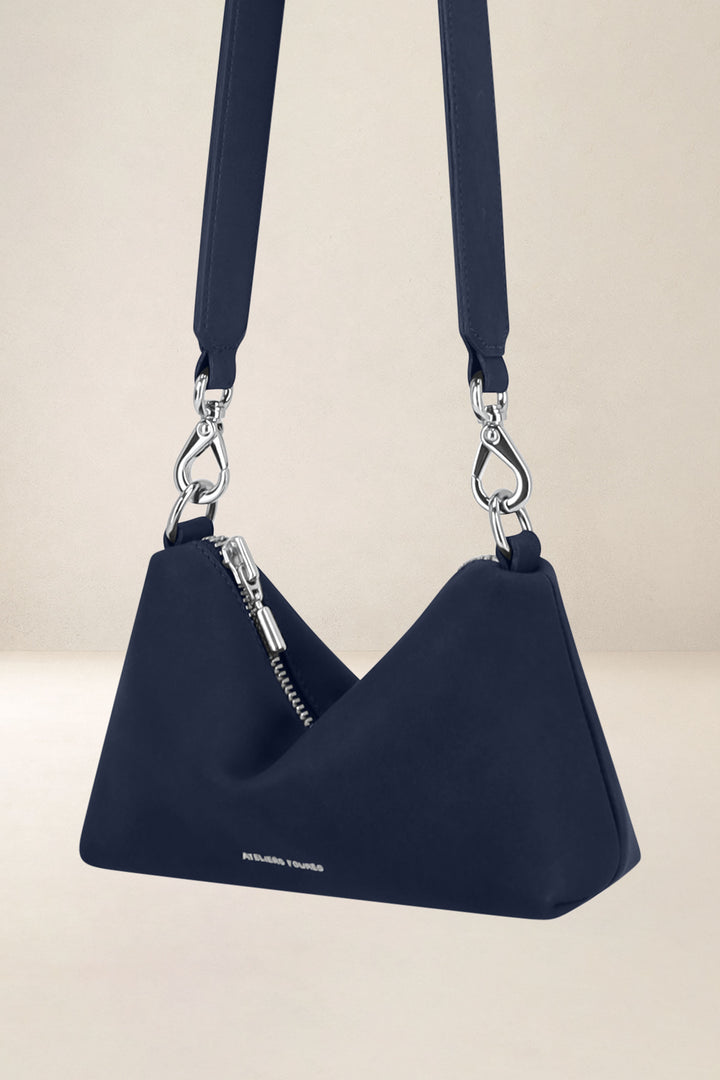 Mini sac en cuir pleine fleur ILIADE coloris minuit, vue de profil – Ateliers Fourès