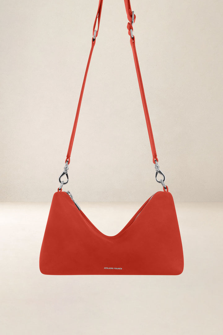 Sac bandoulière en cuir pleine fleur ILIADE coloris orange confit, vue d’ensemble – Ateliers Fourès