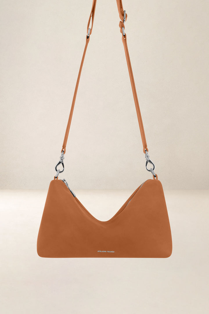 Sac bandoulière en cuir pleine fleur ILIADE coloris lionne, vue d’ensemble – Ateliers Fourès