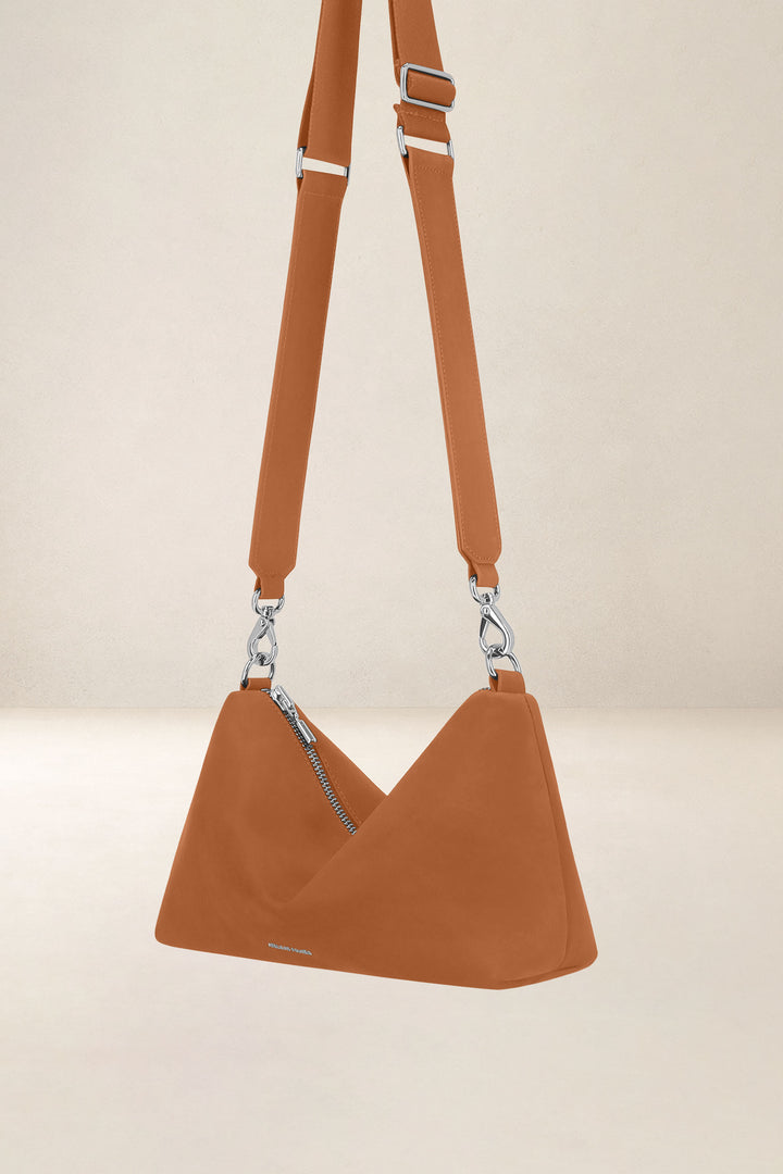 Sac bandoulière en cuir pleine fleur ILIADE coloris lionne, vue de profil n°1 – Ateliers Fourès