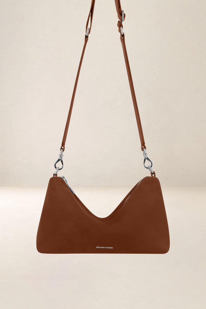 Sac bandoulière en cuir pleine fleur ILIADE coloris fauve, vue d’ensemble – Ateliers Fourès