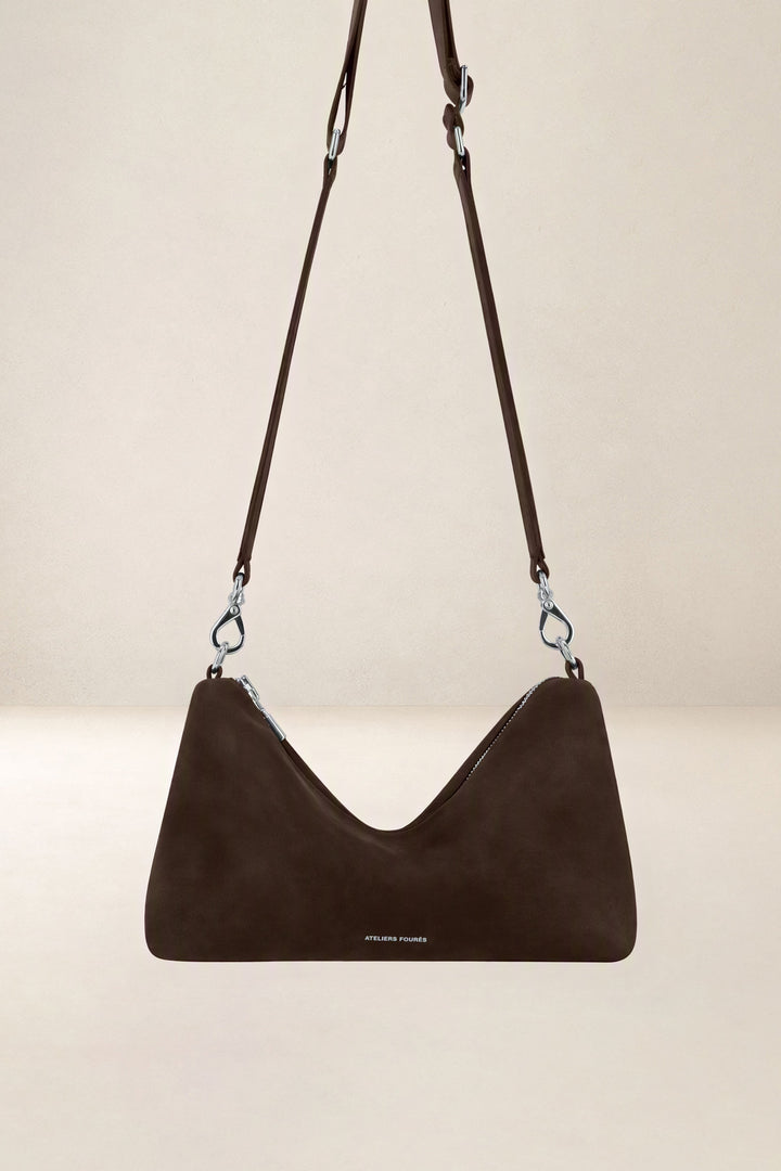 Sac bandoulière en cuir pleine fleur ILIADE coloris chocolat, vue de face – Ateliers Fourès