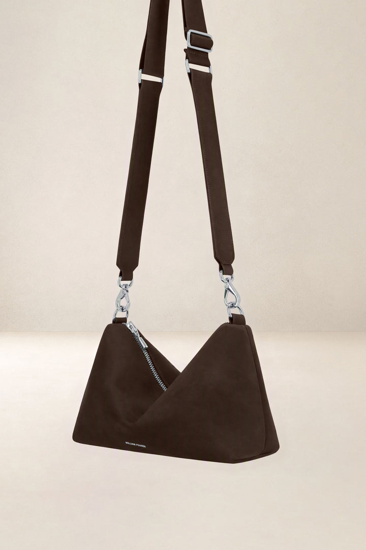 Sac bandoulière en cuir pleine fleur ILIADE coloris chocolat, vue de profil n°1 – Ateliers Fourès