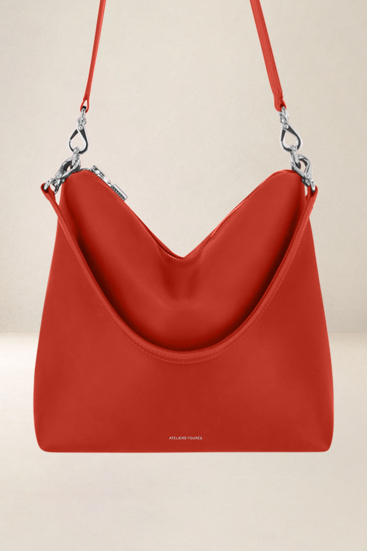 Sac bandoulière en cuir pleine fleur ILIADE coloris orange confit, vue d’ensemble – Ateliers Fourès