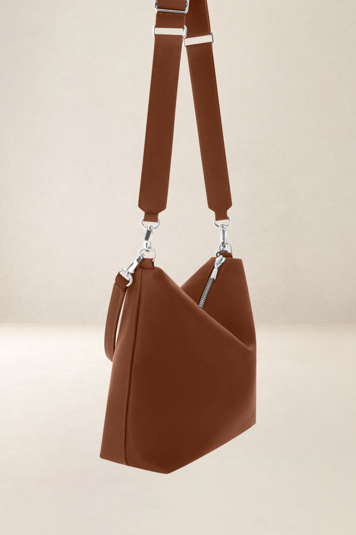 Sac bandoulière en cuir pleine fleur ILIADE coloris fauve, vue de profil n°2 – Ateliers Fourès