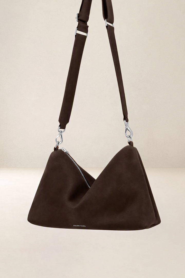 Grand sac en cuir pleine fleur ILIADE coloris chocolat, vue de profil n°1 – Ateliers Fourès