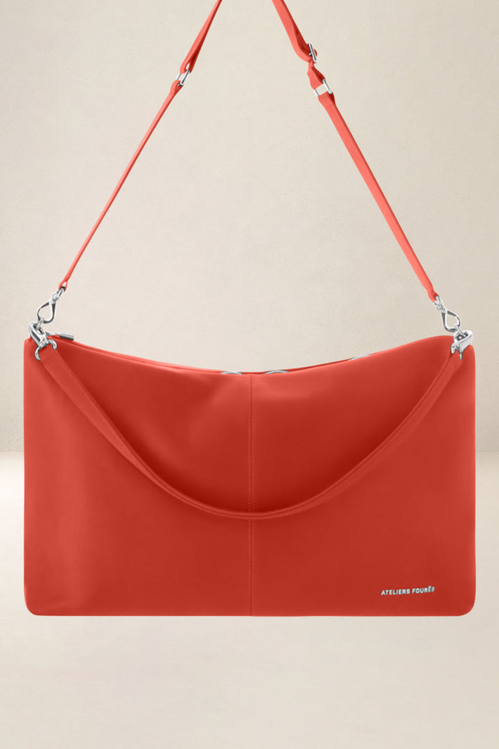 Sac de voyage en cuir pleine fleur ILIADE coloris orange confit, vue d’ensemble – Ateliers Fourès