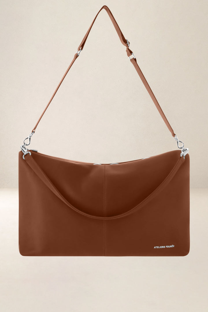 Sac de voyage en cuir pleine fleur ILIADE coloris fauve, vue de face – Ateliers Fourès