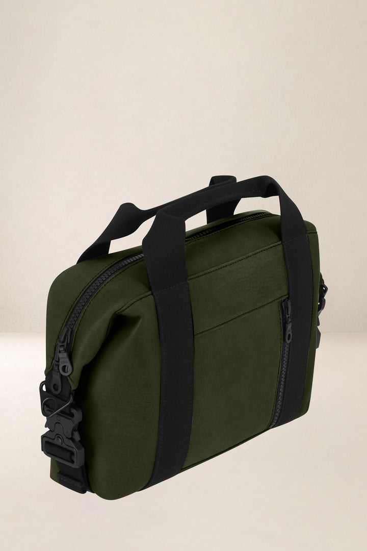 Sac de travail en cuir pleine fleur SOCRATE coloris kaki, vue de profil – Ateliers Fourès