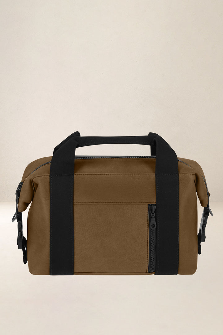 Sac de travail en cuir pleine fleur SOCRATE coloris desert, vue de dos – Ateliers Fourès