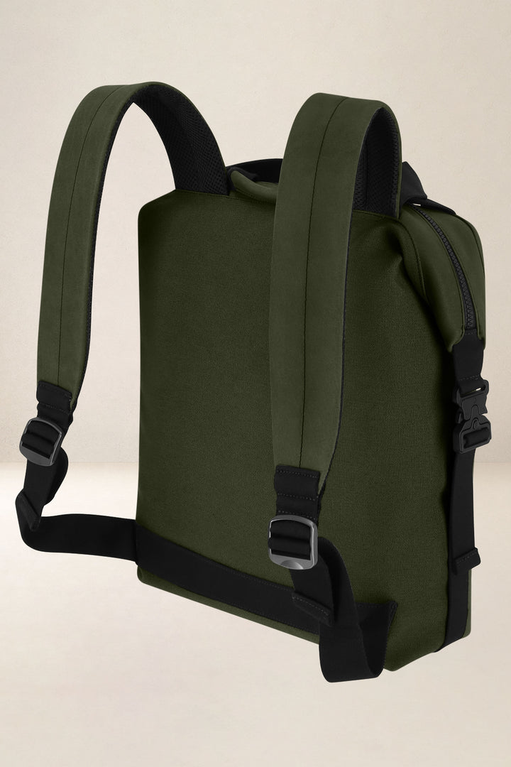 Sac à dos en cuir pleine fleur SOCRATE coloris kaki, vue de profil n°2 – Ateliers Fourès