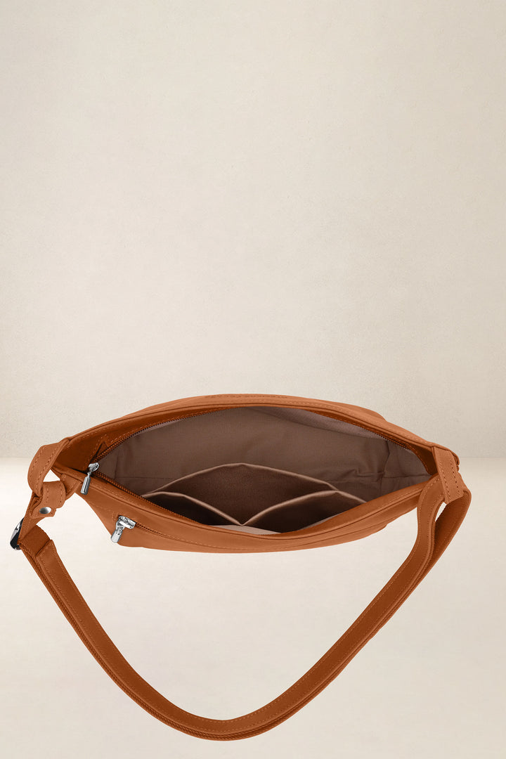 Sac seau en cuir pleine fleur PANDORE coloris lionne, vue intérieure – Ateliers Fourès