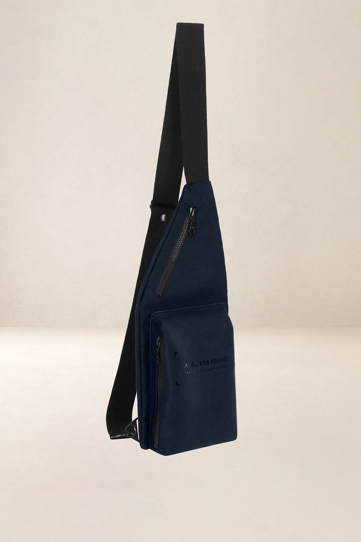 Holster en cuir pleine fleur ARISTOTE coloris minuit, vue de profil n°1 – Ateliers Fourès