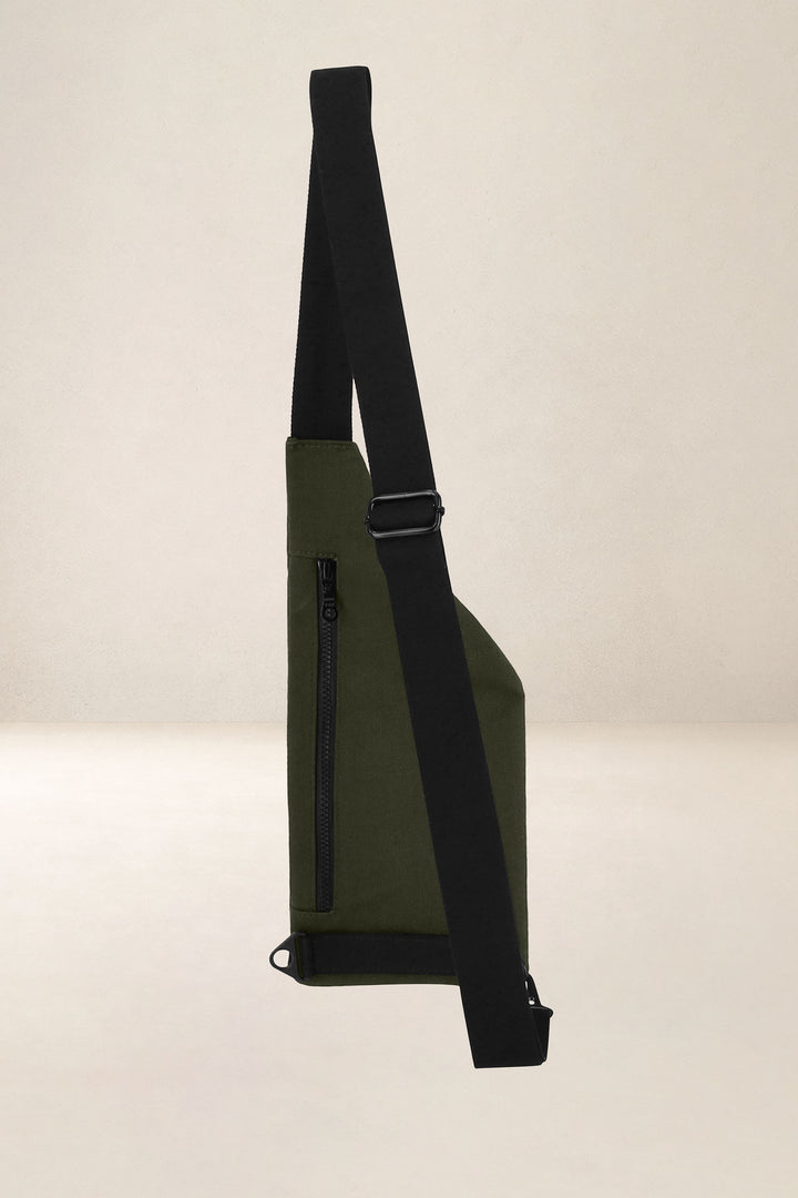 Holster en cuir pleine fleur ARISTOTE coloris kaki, vue de dos – Ateliers Fourès