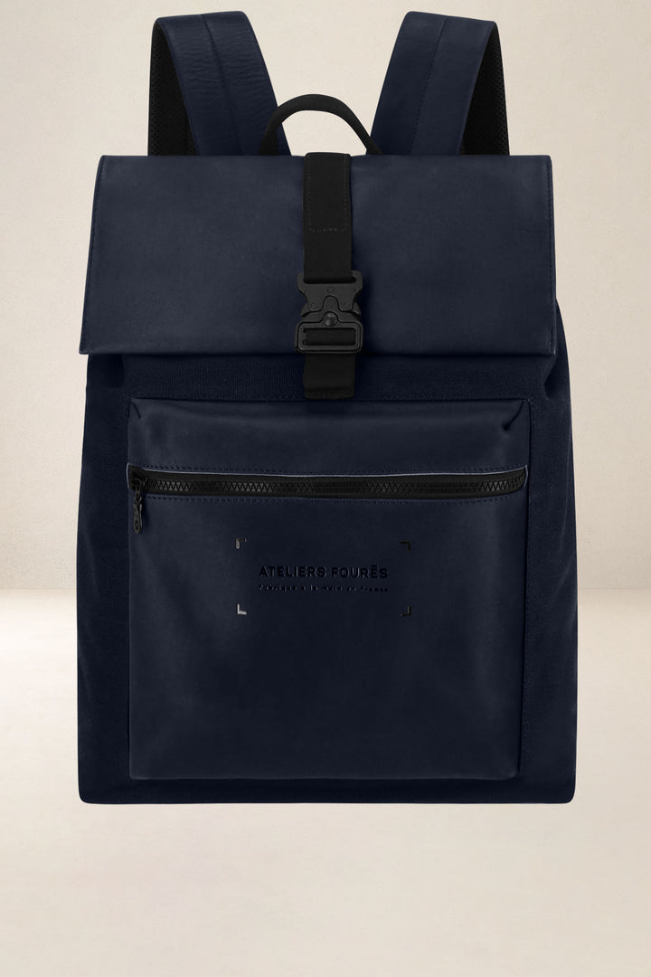 Sac à dos en cuir pleine fleur ARISTOTE coloris minuit, vue d’ensemble – Ateliers Fourès
