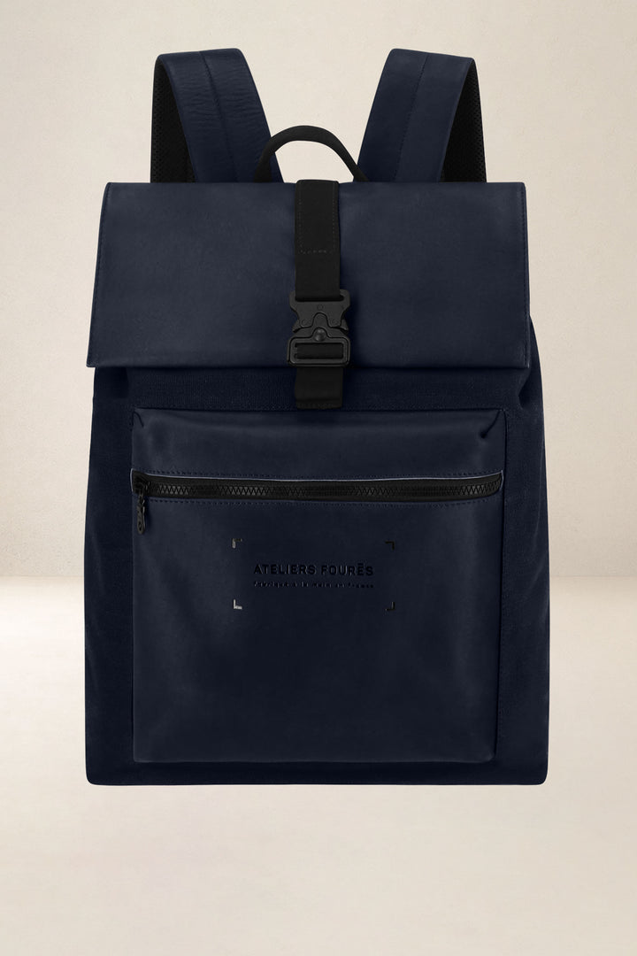 Sac à dos en cuir pleine fleur ARISTOTE coloris minuit, vue de face – Ateliers Fourès