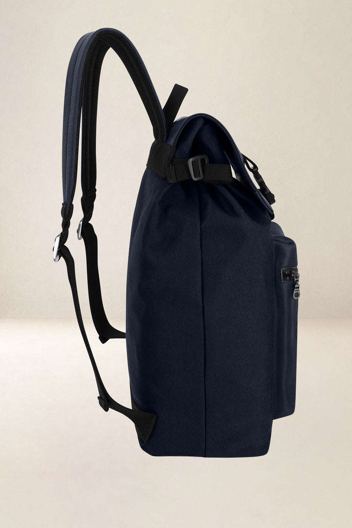 Sac à dos en cuir pleine fleur ARISTOTE coloris minuit, vue de profil n°3 – Ateliers Fourès