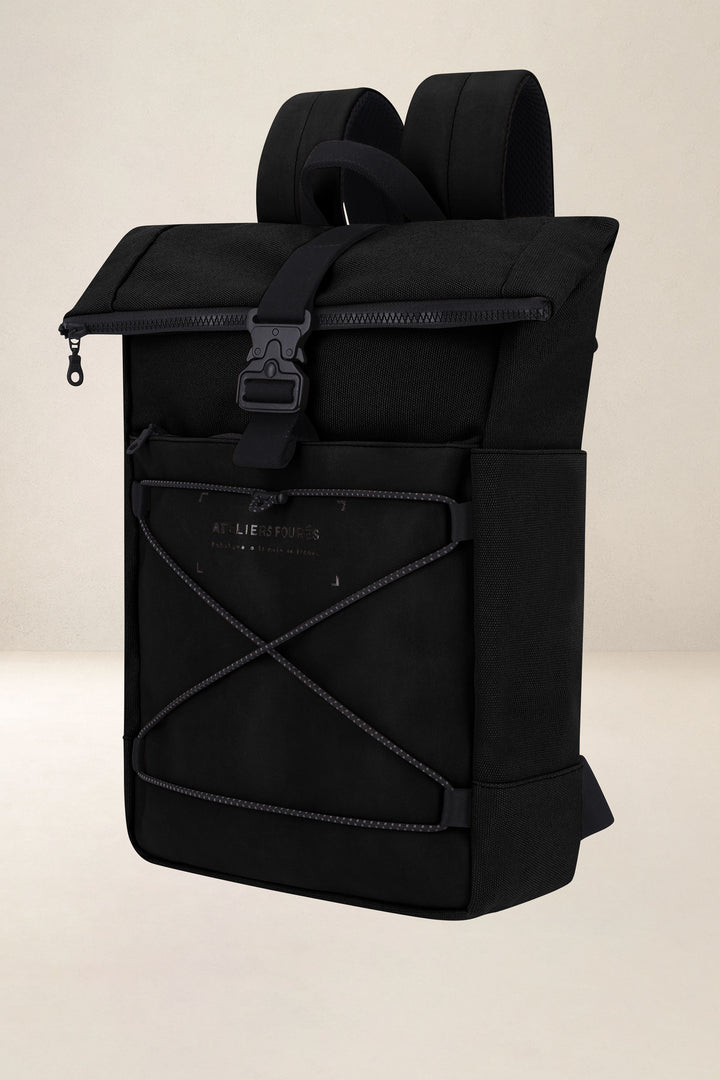 Sac à dos en cuir pleine fleur ARISTOTE coloris noir, vue de profil n°1 – Ateliers Fourès