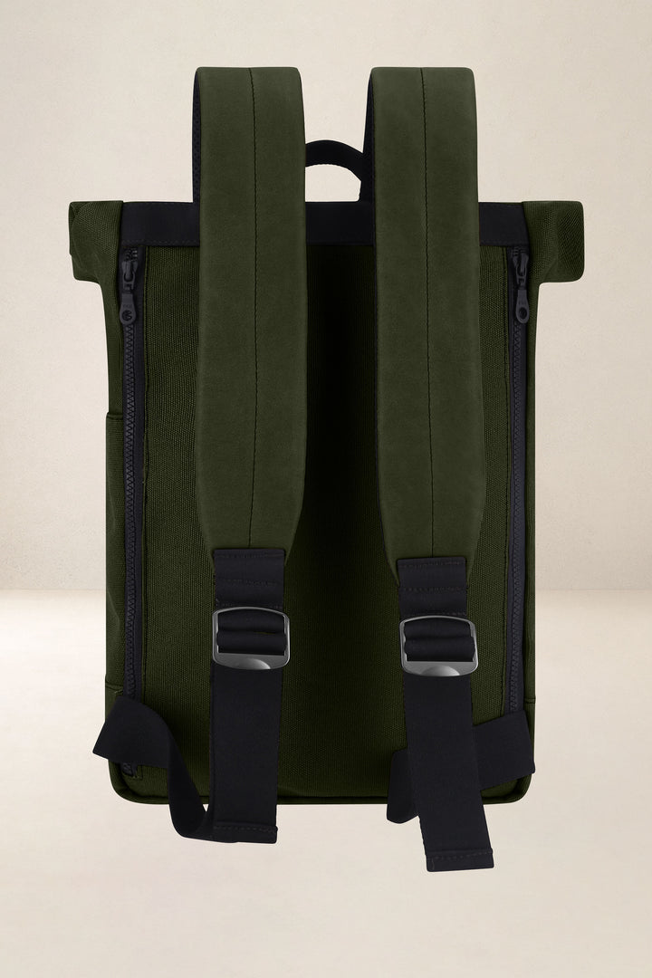 Sac à dos en cuir pleine fleur ARISTOTE coloris kaki, vue de dos – Ateliers Fourès