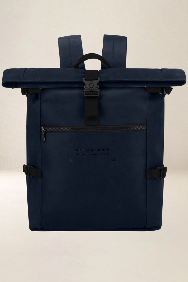 Sac à dos en cuir pleine fleur ARISTOTE coloris minuit, vue d’ensemble – Ateliers Fourès