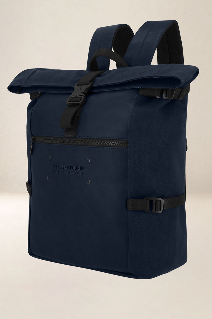 Sac à dos en cuir pleine fleur ARISTOTE coloris minuit, vue de profil n°1 – Ateliers Fourès