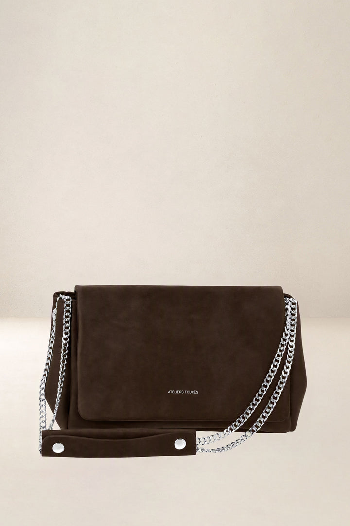 Sac bandoulière en cuir pleine fleur THALASSA coloris chocolat, vue d’ensemble – Ateliers Fourès