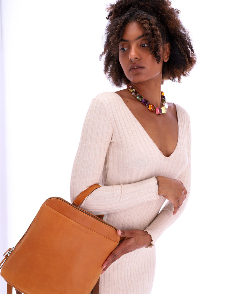 lionne #3666151025704